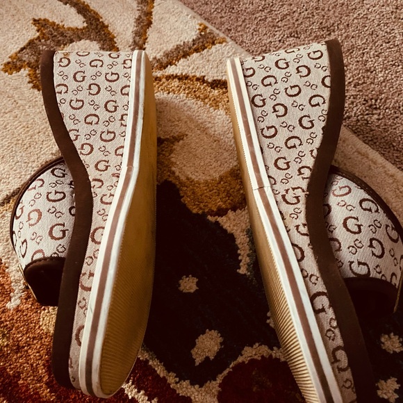 EUC - Nice Guess Sandal platforms Size 7.5 with a memory foam layer on foot bed - Picture 3 of 8